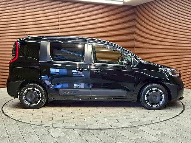 TOYOTA SIENTA HYBRID 2022