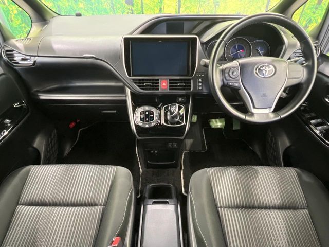 TOYOTA VOXY HYBRID 2019