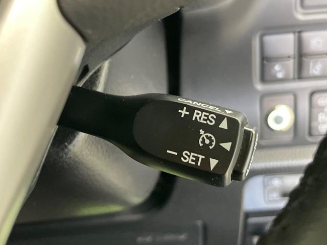 TOYOTA VOXY HYBRID 2019