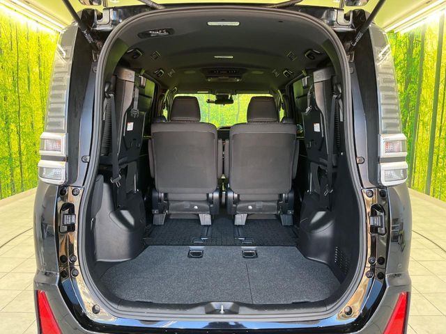 TOYOTA VOXY HYBRID 2019