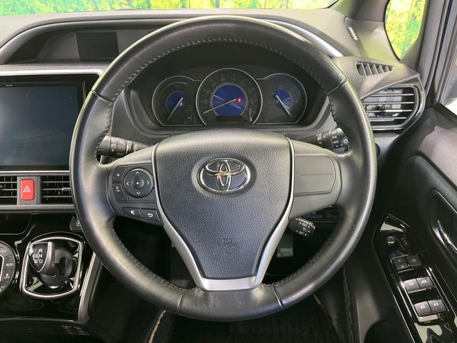 TOYOTA VOXY HYBRID 2019