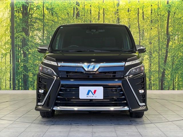 TOYOTA VOXY HYBRID 2019