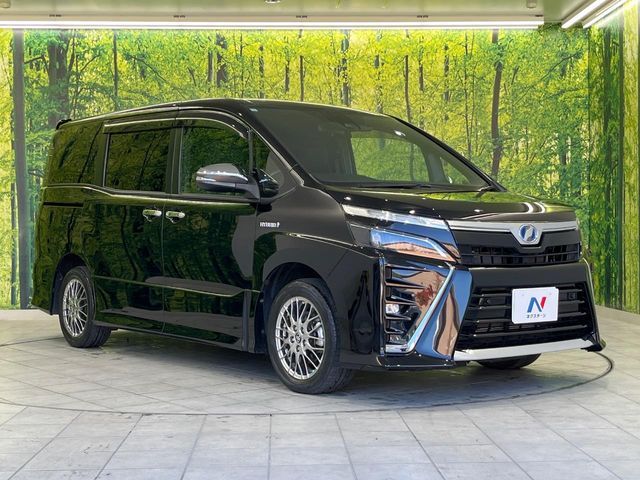 TOYOTA VOXY HYBRID 2019