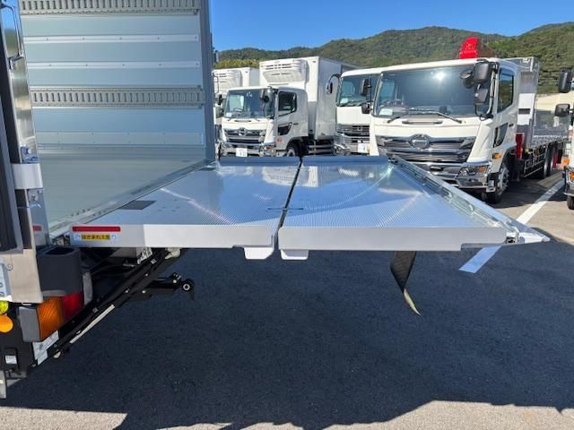 MITSUBISHI FUSOU FIGHTER 2025