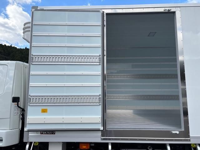 MITSUBISHI FUSOU FIGHTER 2025