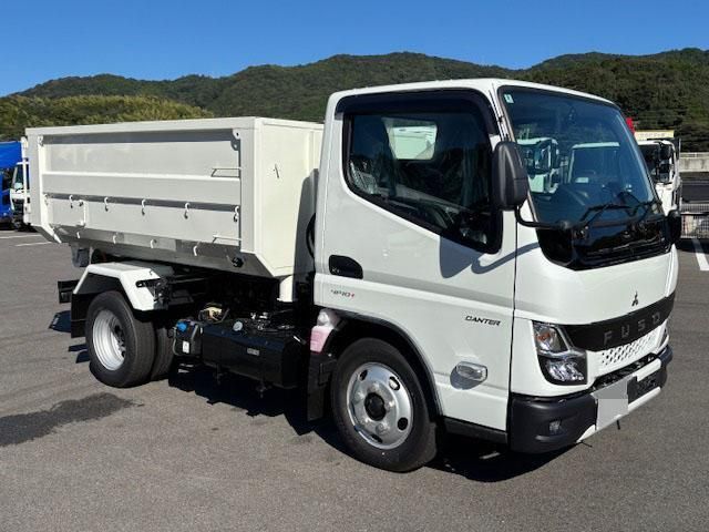 MITSUBISHI CANTER 2025