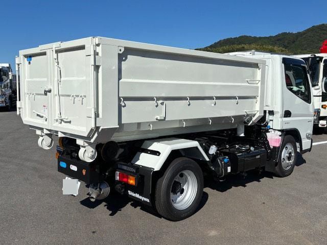 MITSUBISHI CANTER 2025