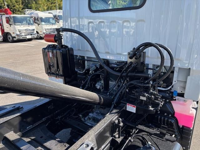 MITSUBISHI CANTER 2025