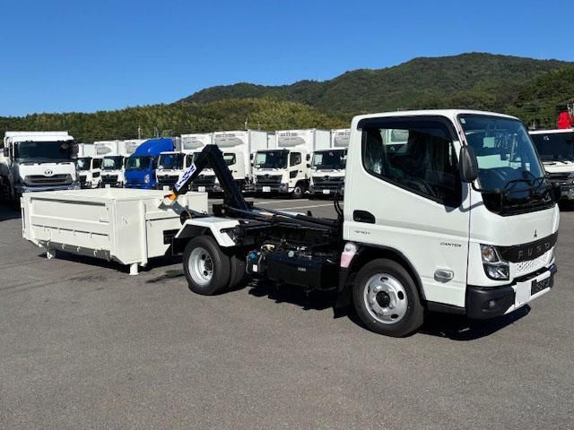 MITSUBISHI CANTER 2025