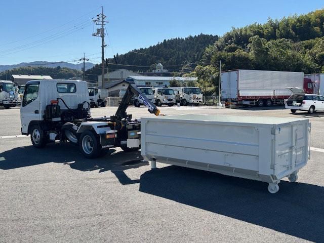 MITSUBISHI CANTER 2025