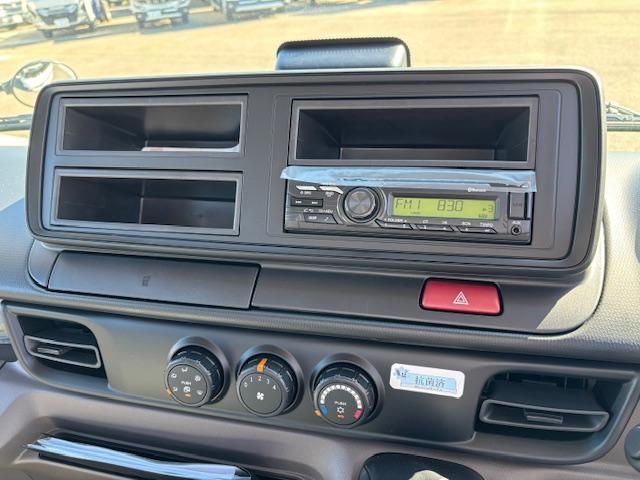 MITSUBISHI CANTER 2025