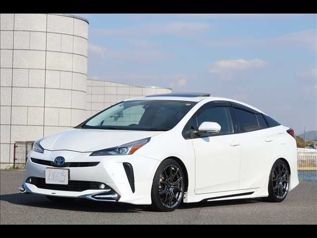 TOYOTA PRIUS 2021