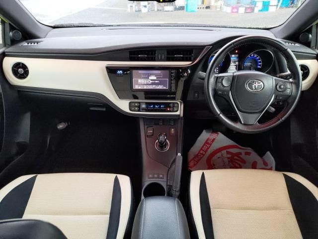 TOYOTA AURIS HYBRID 2016