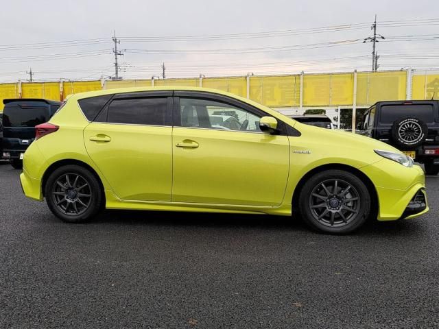 TOYOTA AURIS HYBRID 2016