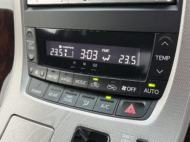 TOYOTA VELLFIRE 2012