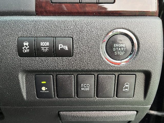 TOYOTA VELLFIRE 2012