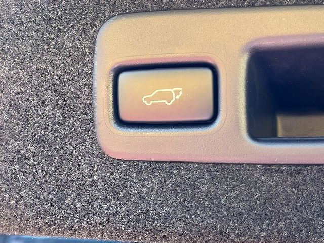 TOYOTA HARRIER 2WD 2016