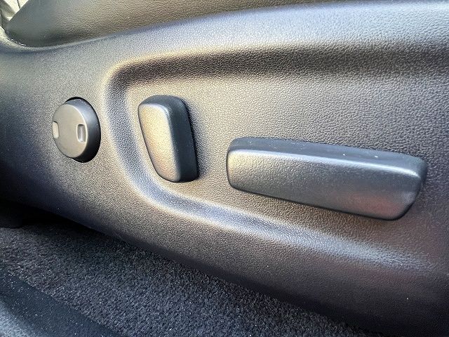 TOYOTA HARRIER 2WD 2016