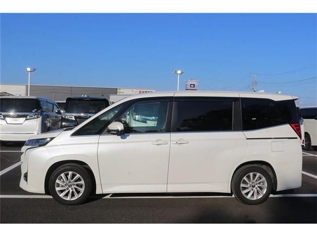 TOYOTA NOAH HYBRID 2023