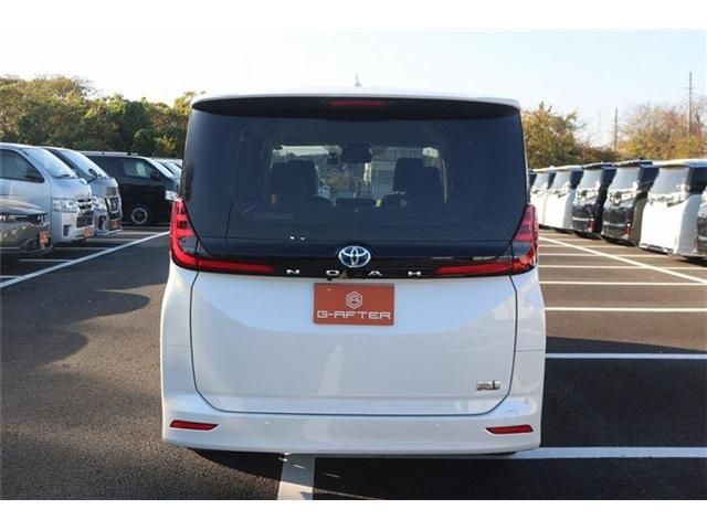 TOYOTA NOAH HYBRID 2023