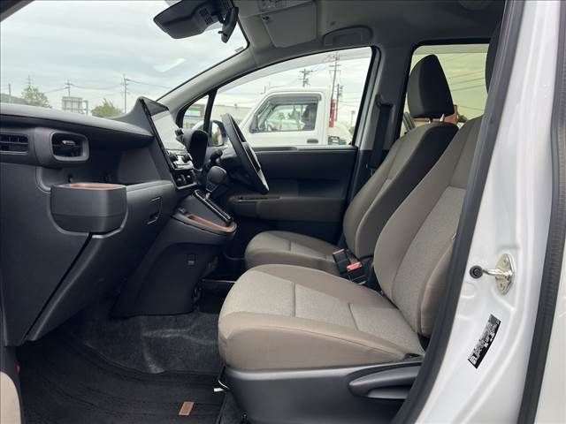 TOYOTA SIENTA HYBRID 2025