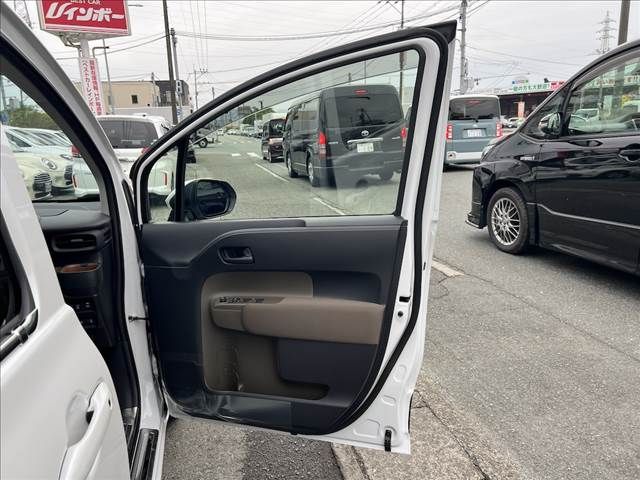 TOYOTA SIENTA HYBRID 2025