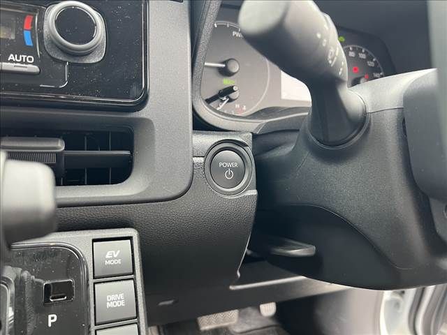 TOYOTA SIENTA HYBRID 2025