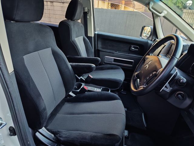 MITSUBISHI DELICA D:5 2WD 2007