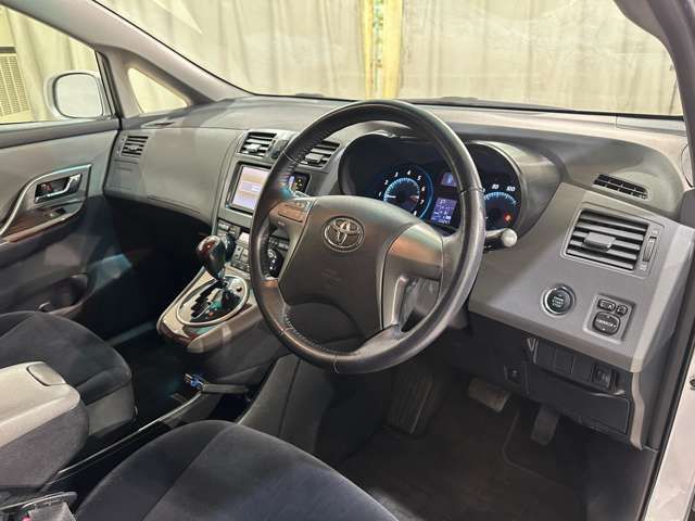 TOYOTA MARK X ZIO 2011