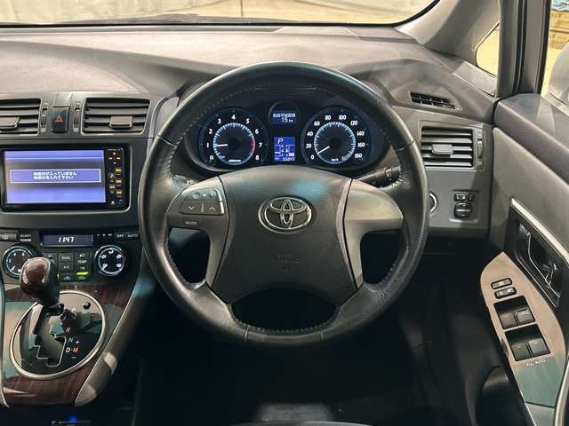 TOYOTA MARK X ZIO 2011