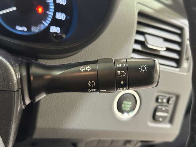 TOYOTA MARK X ZIO 2011