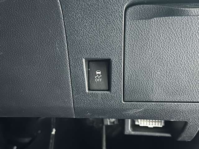 TOYOTA MARK X ZIO 2011