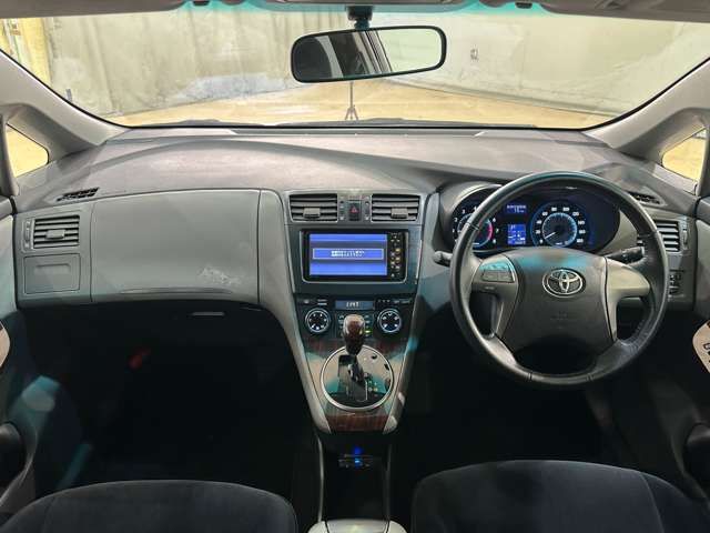 TOYOTA MARK X ZIO 2011