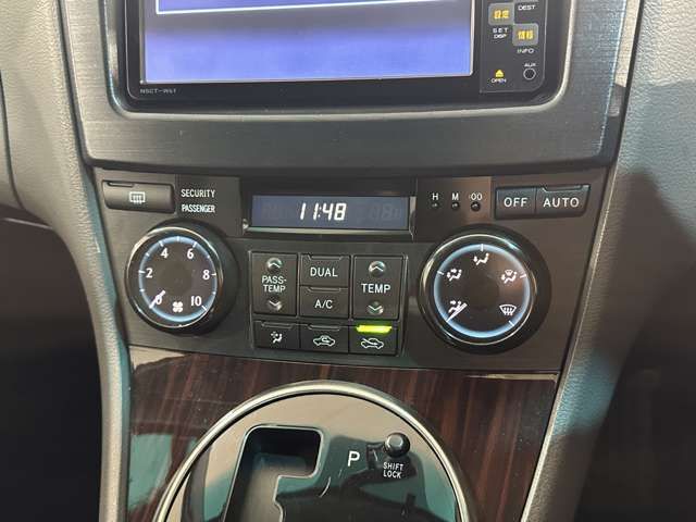 TOYOTA MARK X ZIO 2011