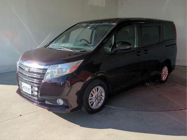 TOYOTA NOAH 2017