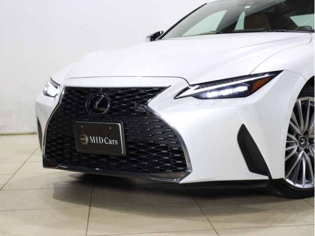 TOYOTA LEXUS IS300h AWD 2023