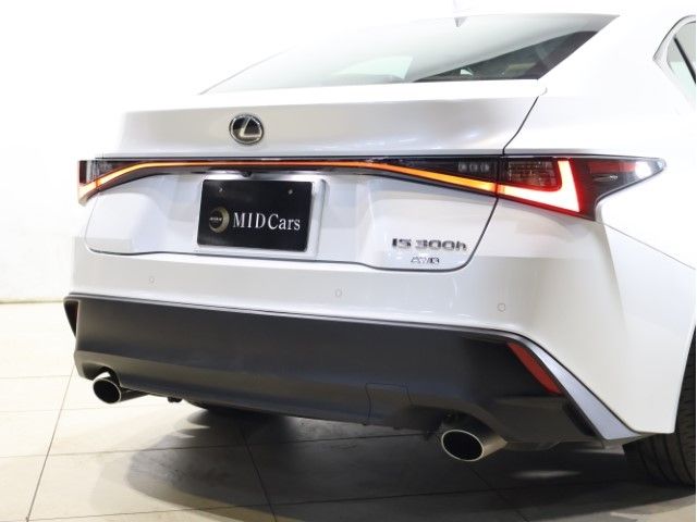 TOYOTA LEXUS IS300h AWD 2023