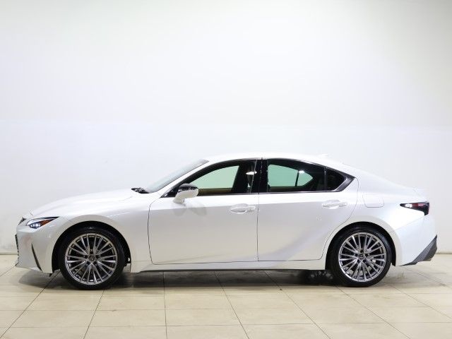 TOYOTA LEXUS IS300h AWD 2023