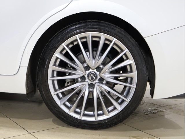 TOYOTA LEXUS IS300h AWD 2023