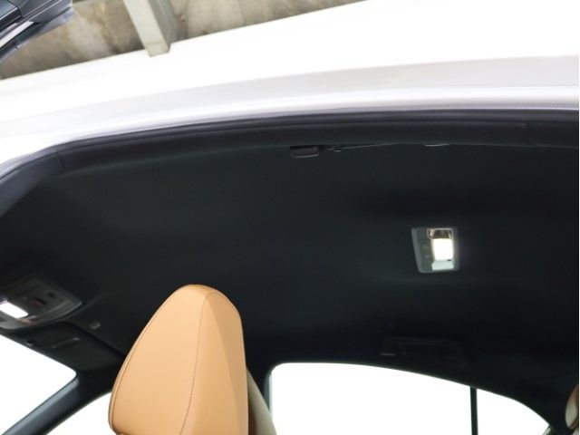 TOYOTA LEXUS IS300h AWD 2023