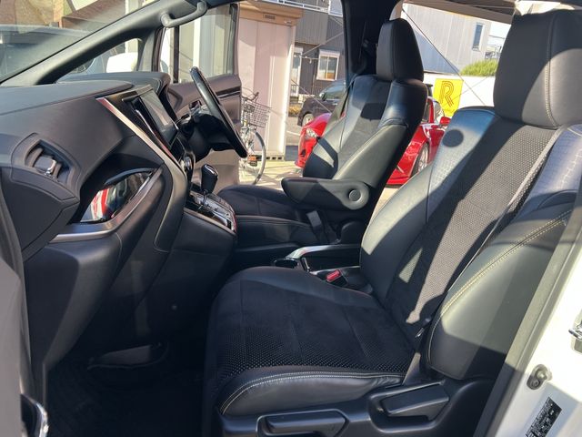 TOYOTA VELLFIRE 2016