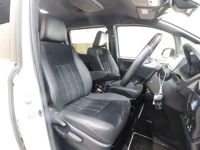 TOYOTA ESQUIRE HYBRID 2019