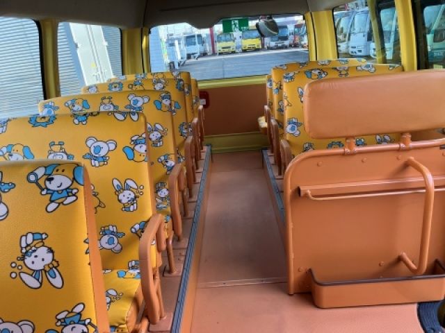 TOYOTA HIACE COMMUTER 4WD 2016