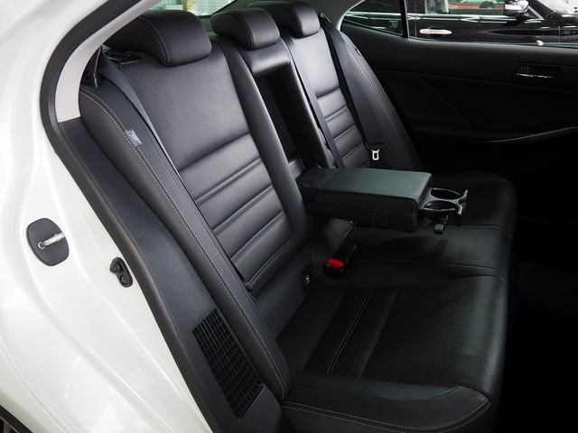 TOYOTA LEXUS IS300h AWD 2015