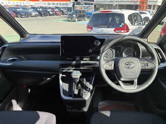 TOYOTA VOXY 4WD 2022