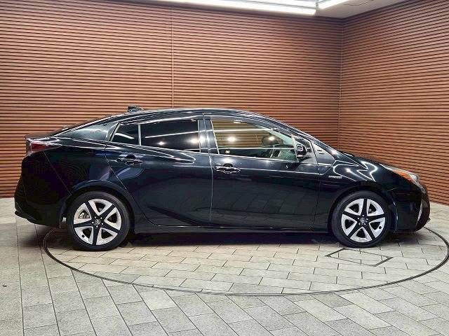 TOYOTA PRIUS 2016
