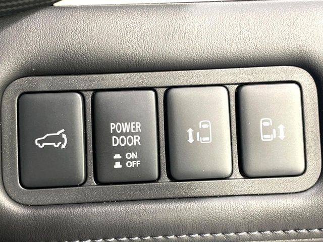 MITSUBISHI DELICA D:5 4WD 2023