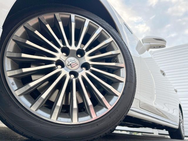 TOYOTA CROWN MAJESTA HYBRID 2015