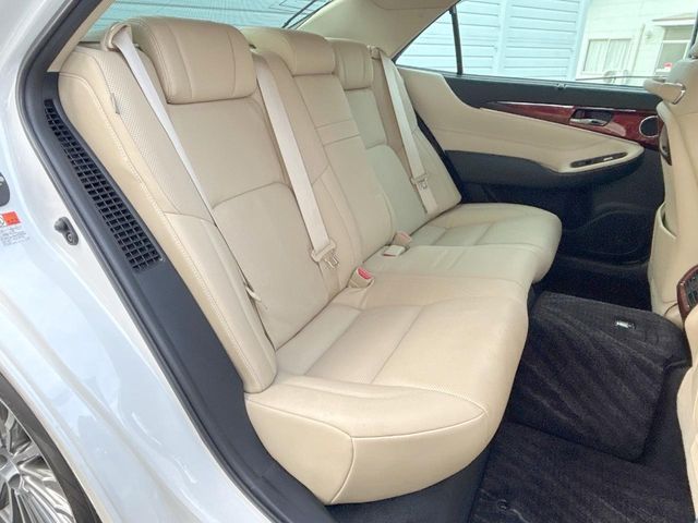 TOYOTA CROWN MAJESTA HYBRID 2015