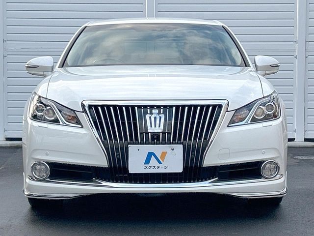 TOYOTA CROWN MAJESTA HYBRID 2015
